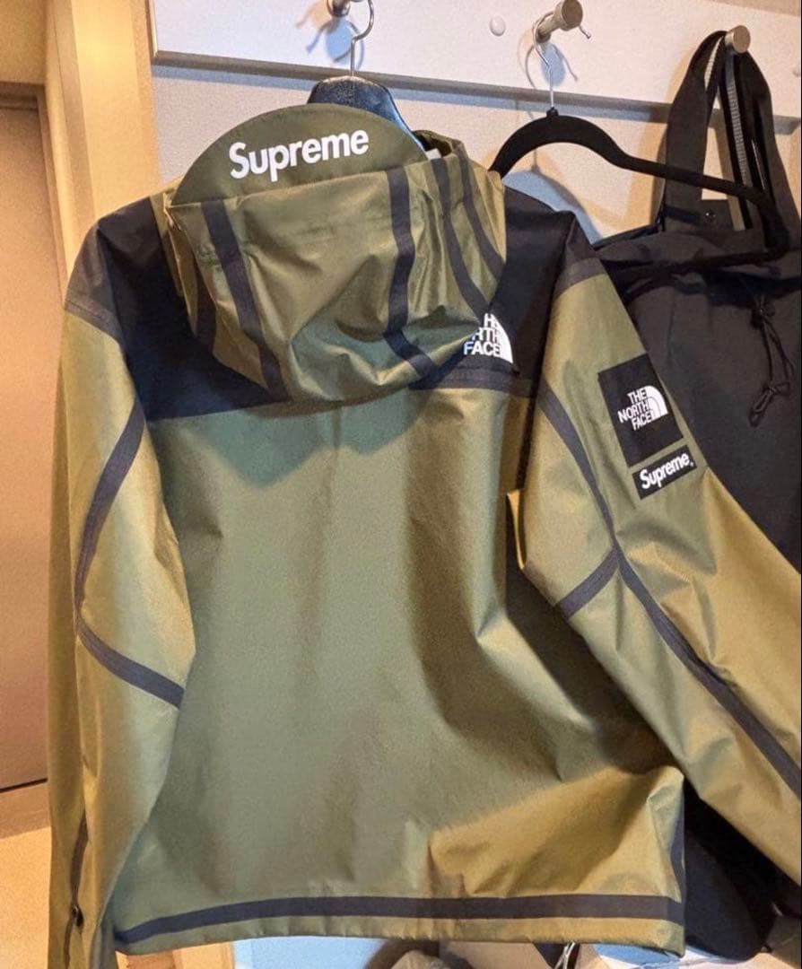 Supreme シュプリーム ノースフェイス サミットシリーズ