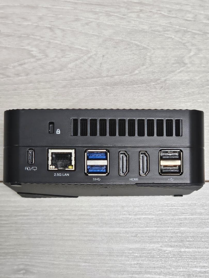 Minisforum UM560 ミニPC 5625U 16GB/512GB