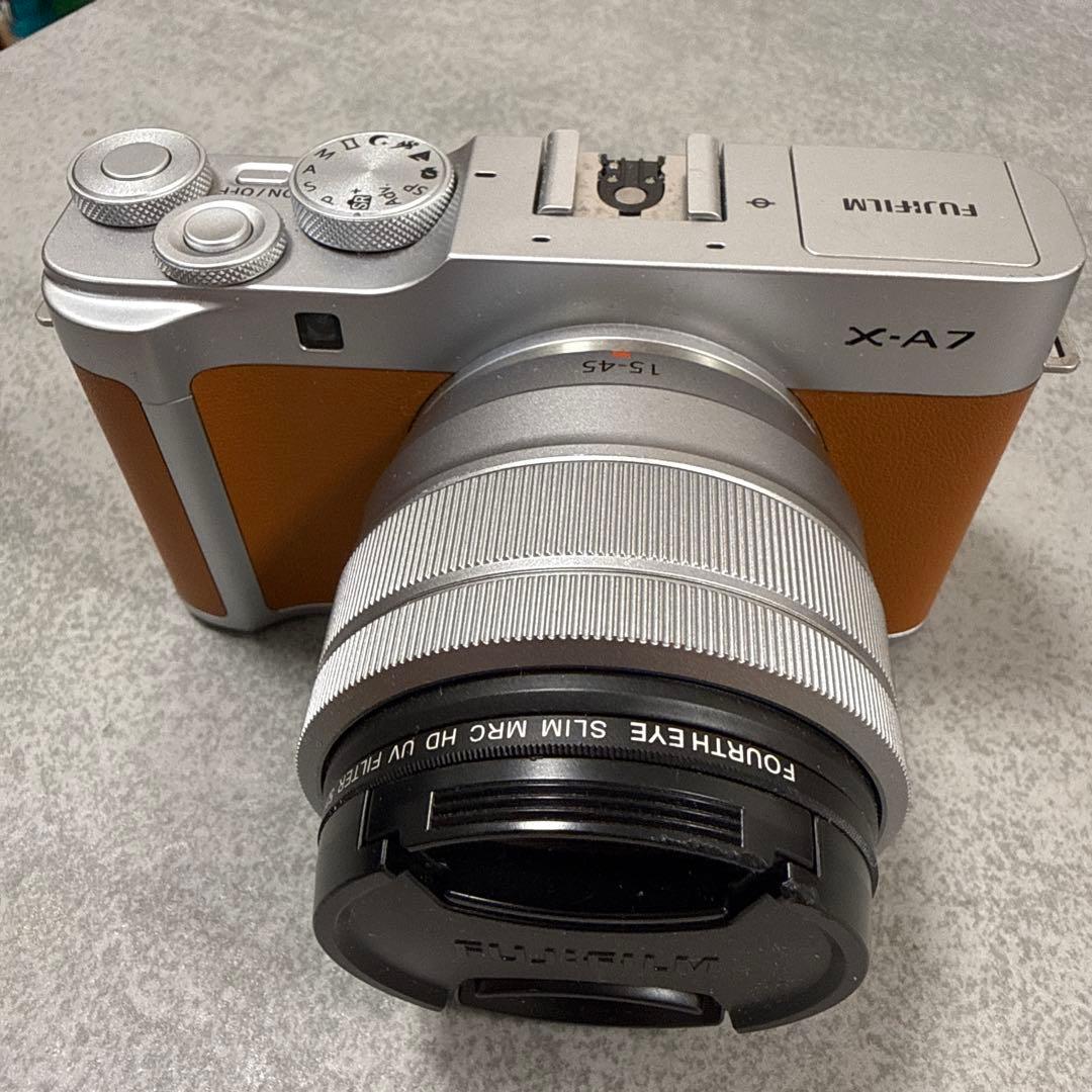 Fujifilm X-A7 ミラーレスカメラ 15-45mm