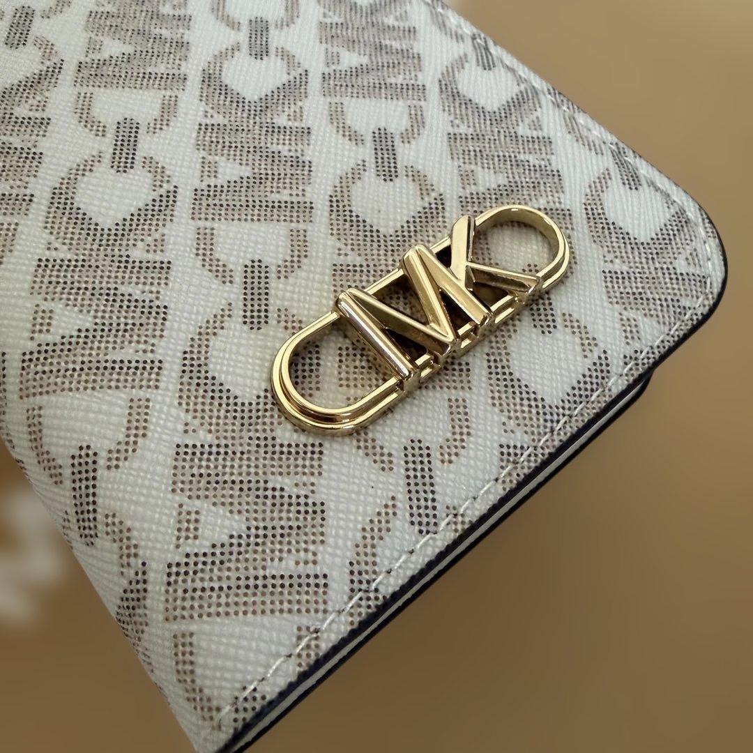 マイケルコース☆新品☆ FOLLIO 手帳型 iPhone 15ケース/バニラ