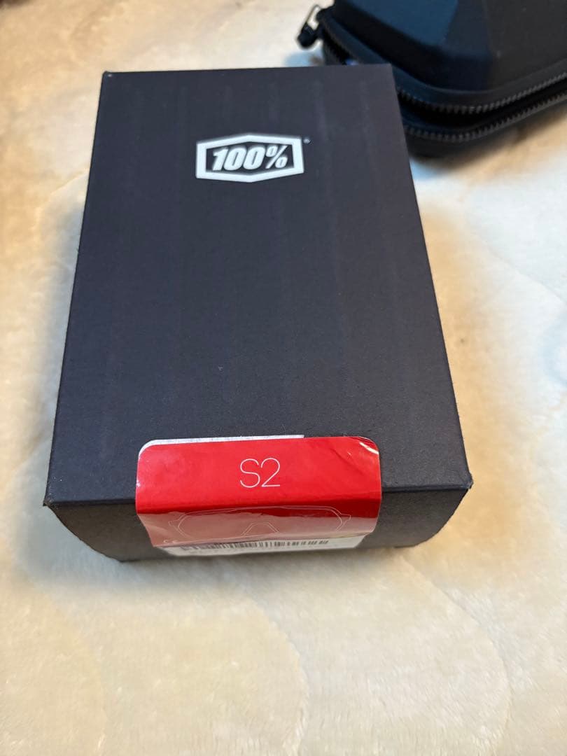 100% スポーツサングラス ブラック