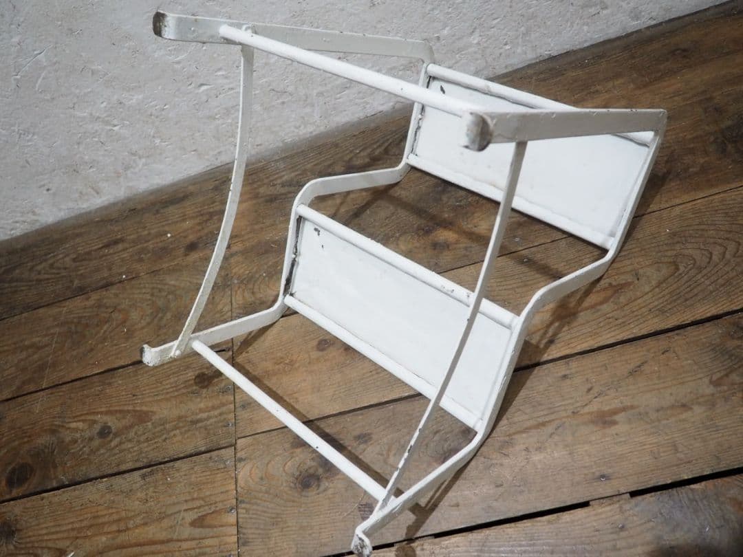 1137 ヴィンテージ　古い鉄の踏み台　ステップ　飾り棚　レトロ　アイアン　階段