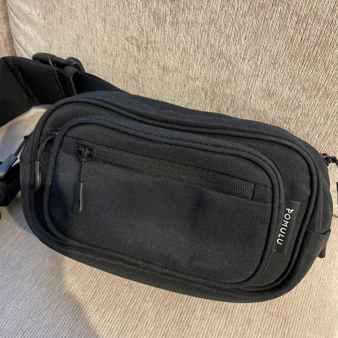 ポミル ブラック ヒップシートバッグ