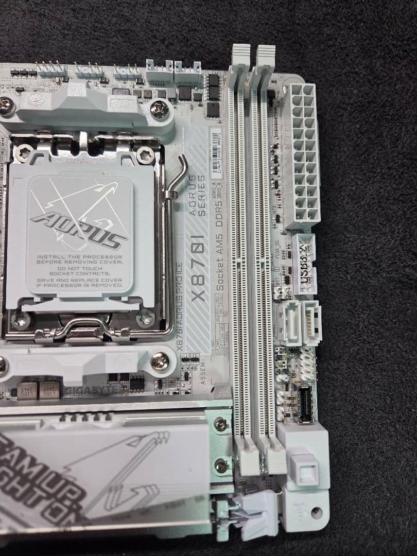 GIGABYTE X870I AORUS PRO ICE　マザーボード