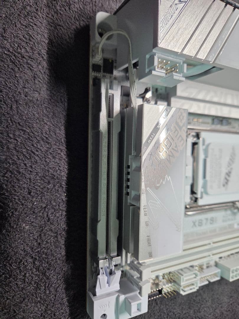 GIGABYTE X870I AORUS PRO ICE　マザーボード