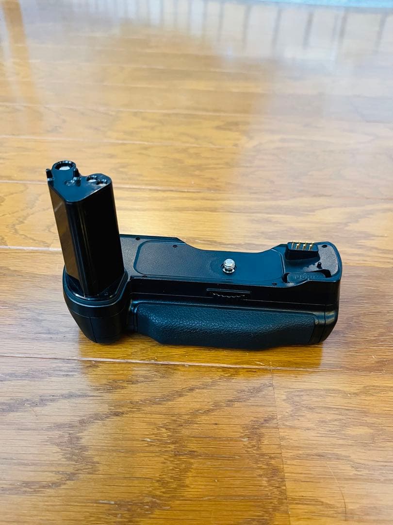 NIKON マルチパワーバッテリー パック、MB-15 (F100用グリップ)