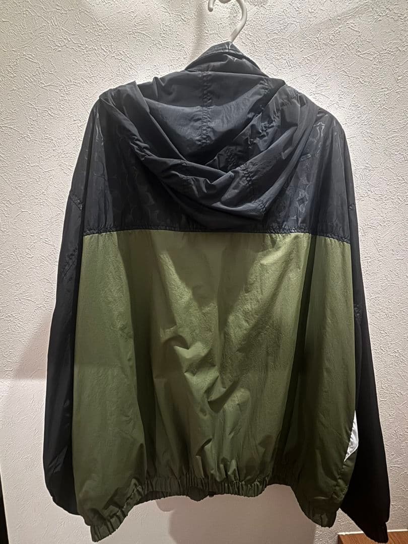 ち*ん様 (新品未使用)COACH カラーブロックウインドブレーカー