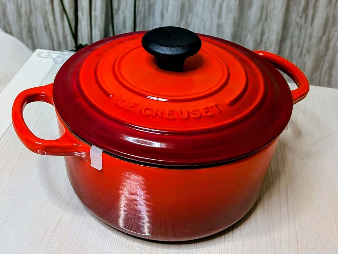 LE CREUSET 　フランスの有名ブランド　ル・クルーゼ　チェリーレッド