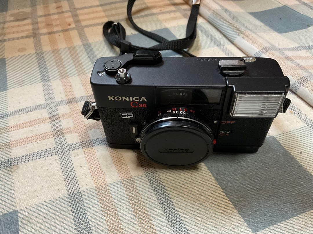 コニカ　C 35 EF。フイルム式コンパクトカメラ。【美品、ミノルタとの合併前】