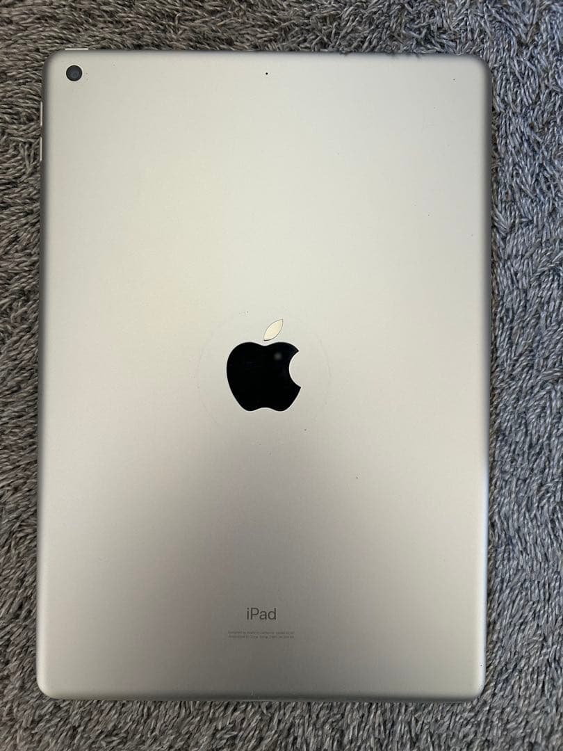 Apple iPad シルバー 本体　第7世代　32GB Wi-Fiモデル