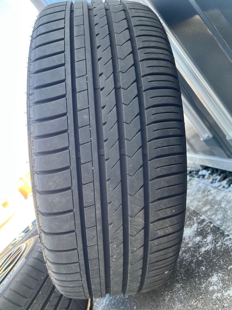 レイズベルサスヴォウジェLIMITEDスモーククリア 19インチ8J +35