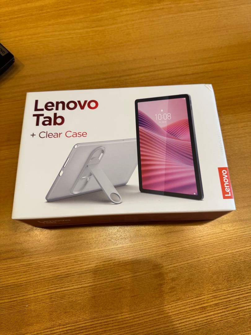 Lenovo Tab本体とクリアケース