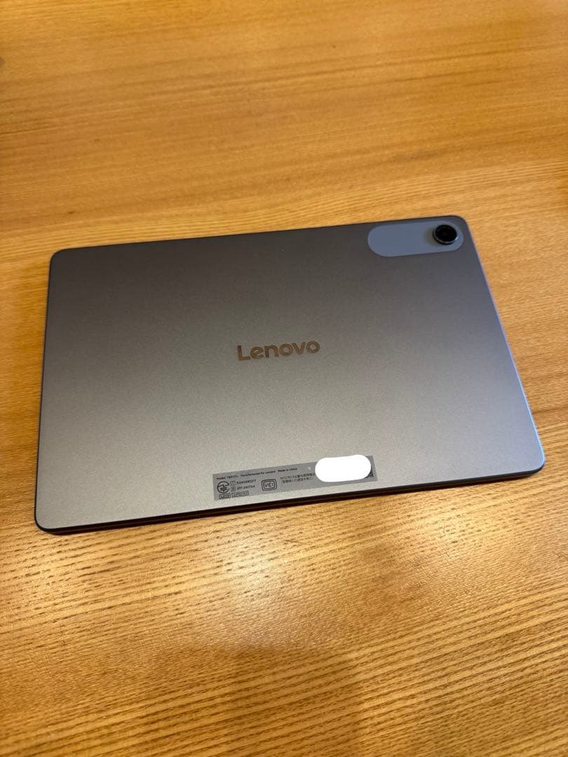 Lenovo Tab本体とクリアケース