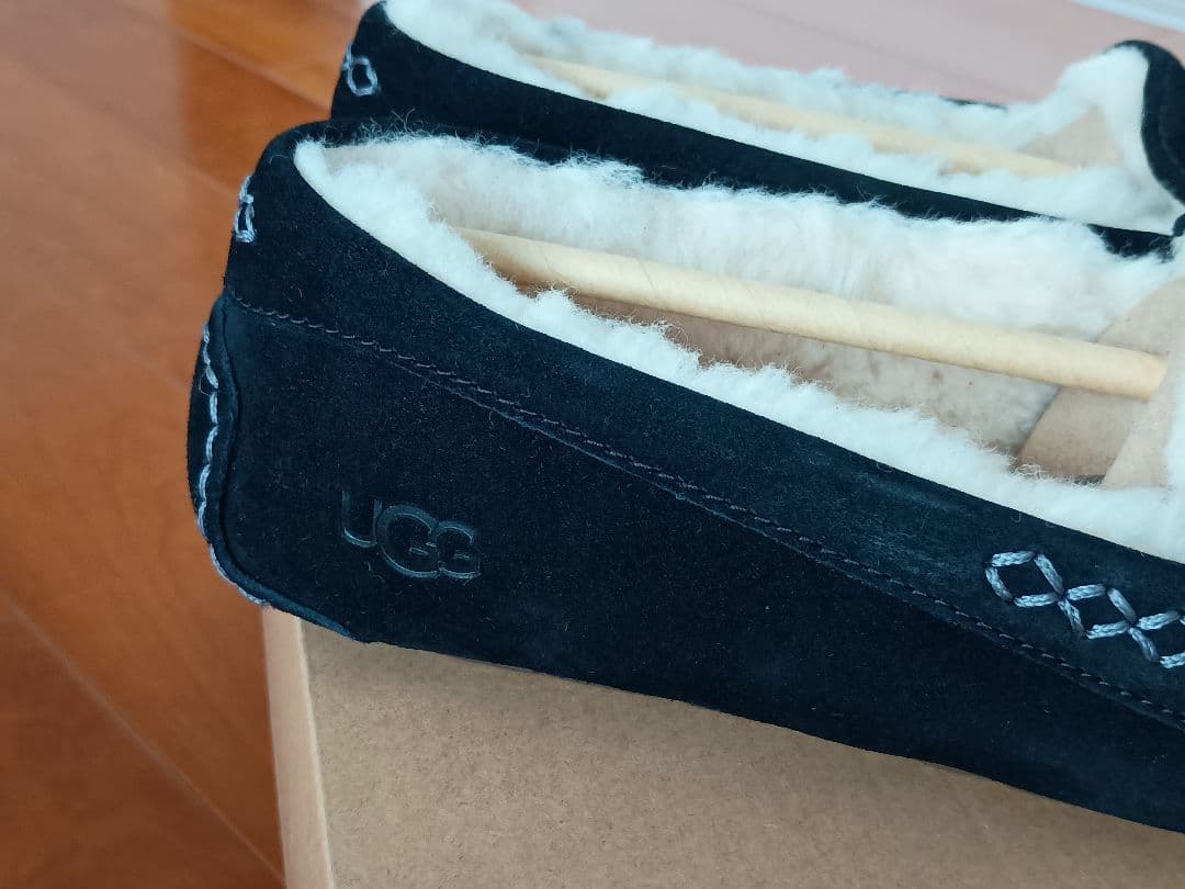 UGG Ansley ブラック　BLK　ローファー モカシン スリッポン 8D
