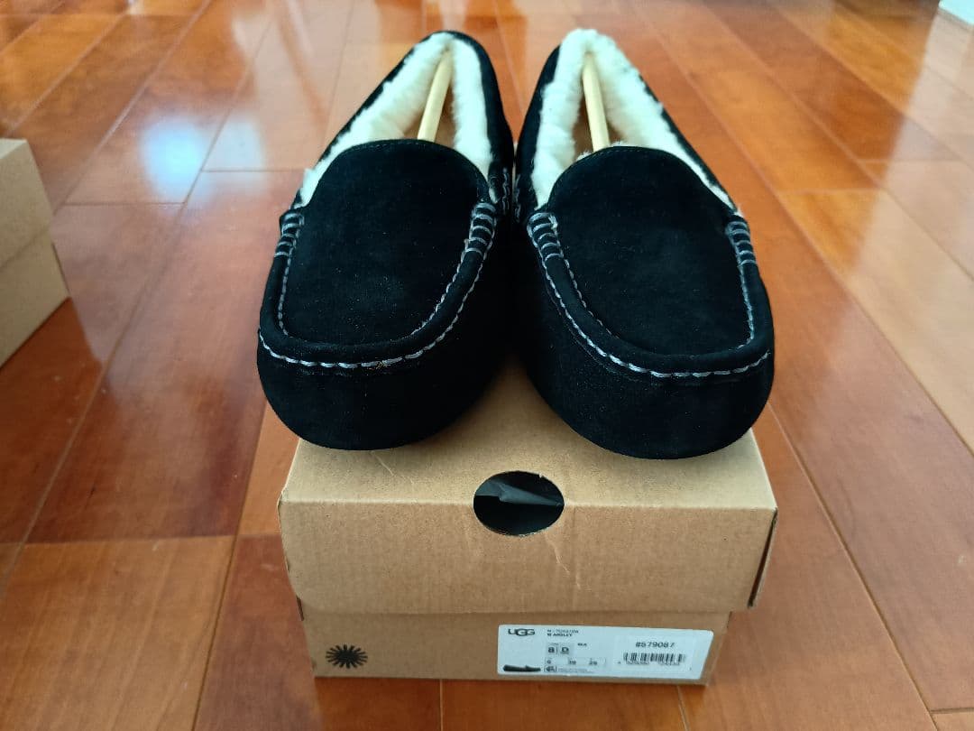 UGG Ansley ブラック　BLK　ローファー モカシン スリッポン 8D
