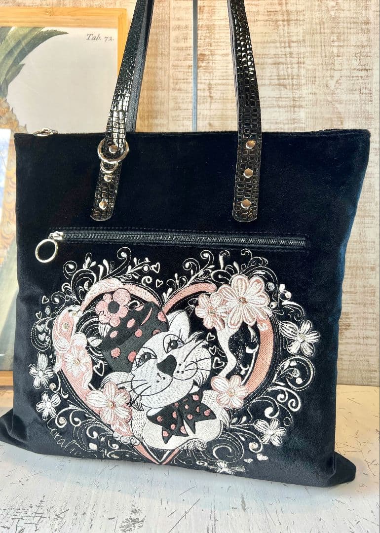 ロラライハリス♡ブラックベロア♡刺繍の本革持ち手のファスナー式肩掛けバッグ