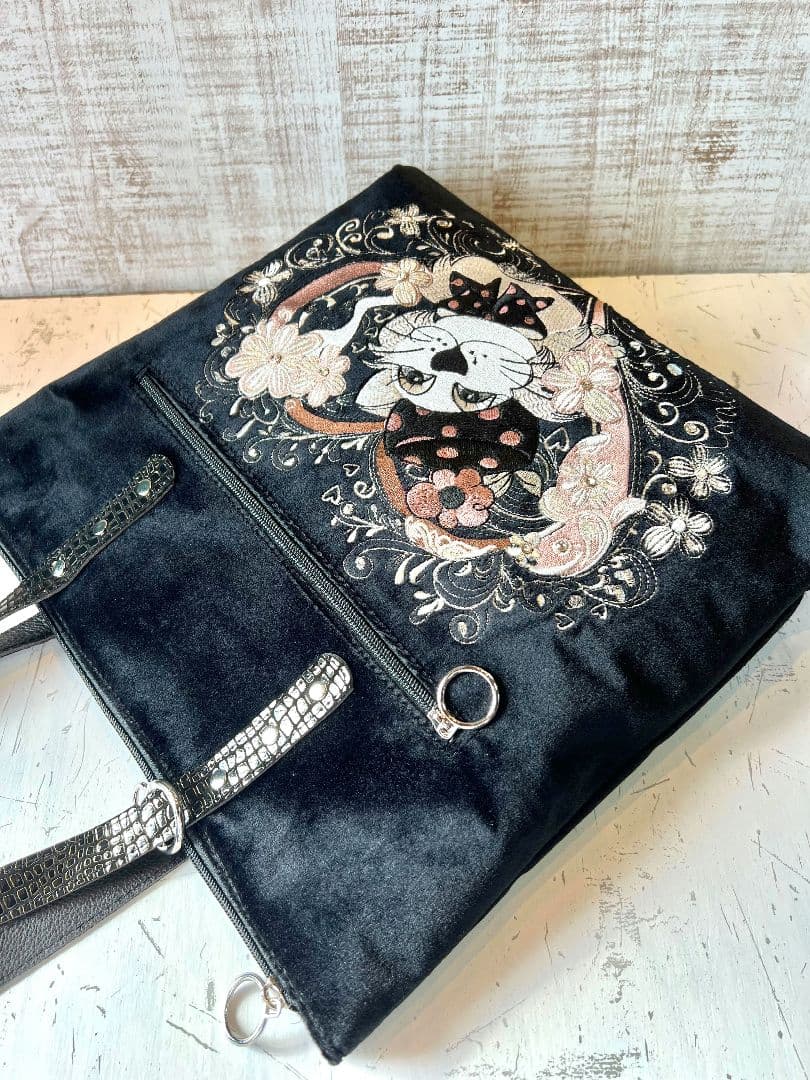 ロラライハリス♡ブラックベロア♡刺繍の本革持ち手のファスナー式肩掛けバッグ