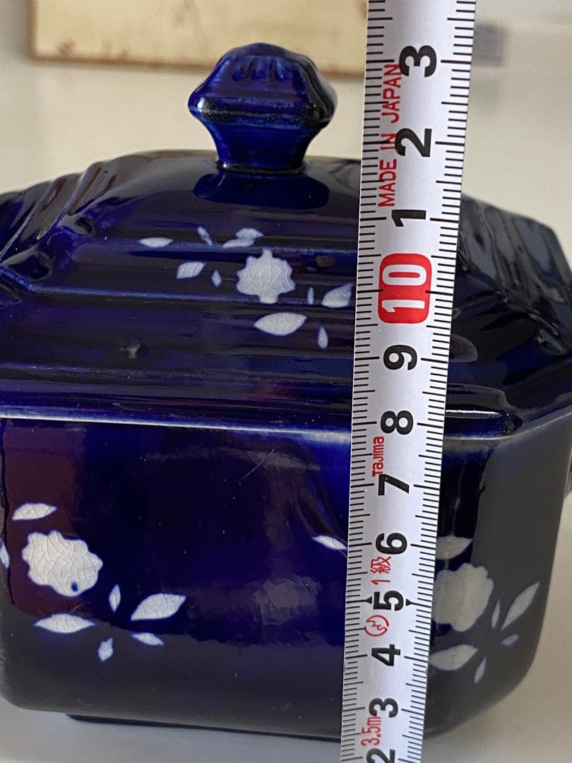 Choisy le Roi 蓋付きの器