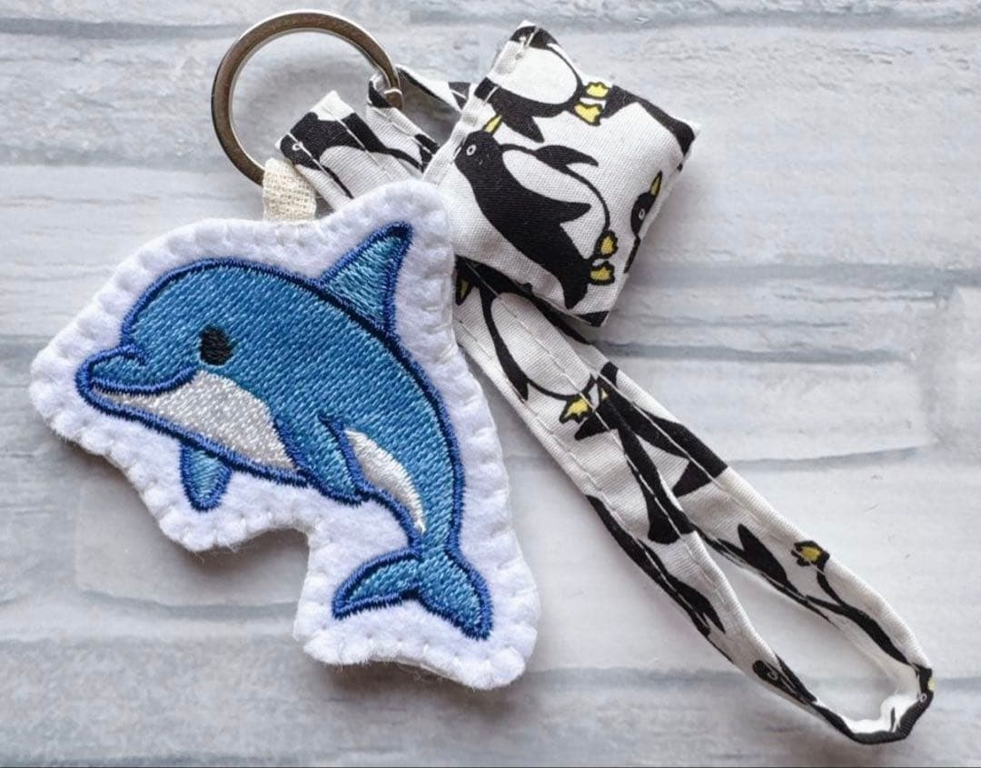 専用　ハンドメイド　キリン型　バッグ　刺繍　猫　イルカ　ミニリュック型ポーチ