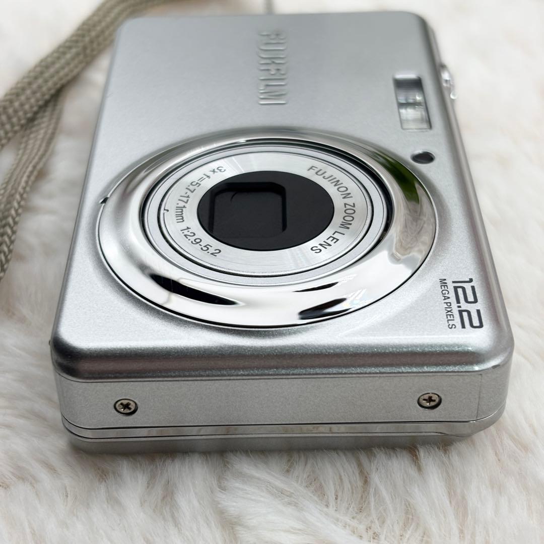 極美品 動作良好 FUJIFILM FinePix J30 シルバー