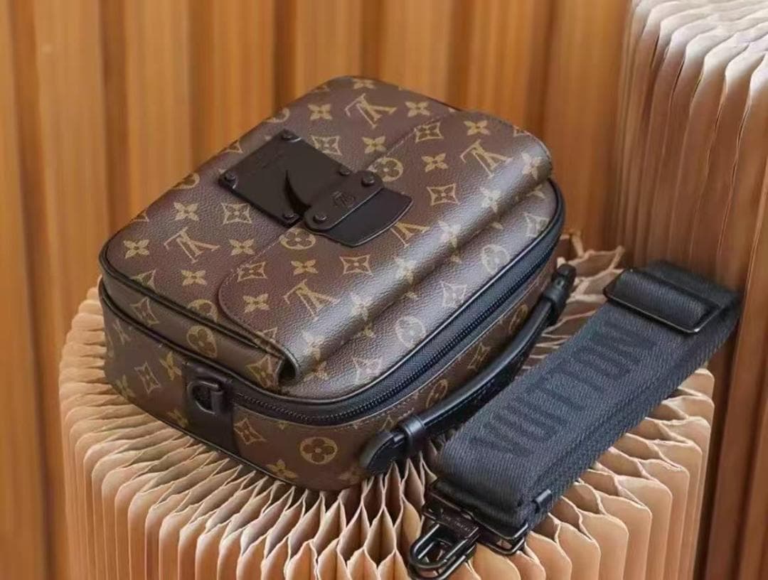 状態良好 ✨ S-lock モノグラムショルダーバッグ