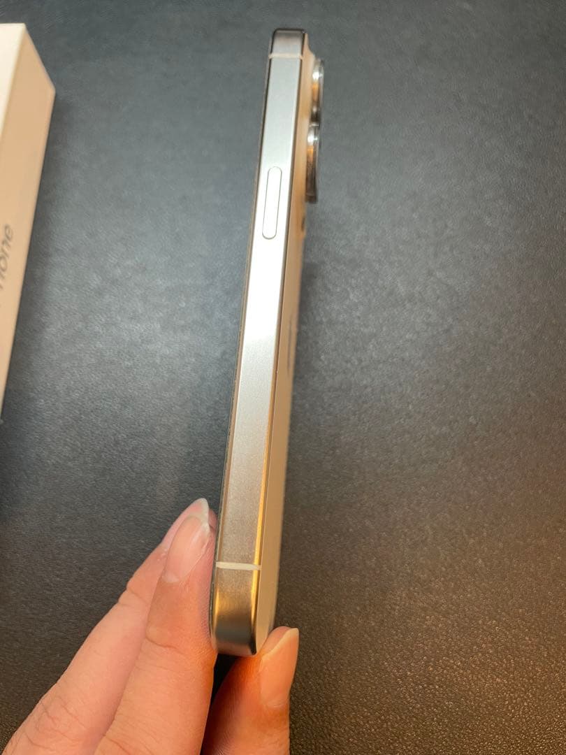 美品　Apple iPhone 15 Pro 1TB ホワイトチタニウム　本体