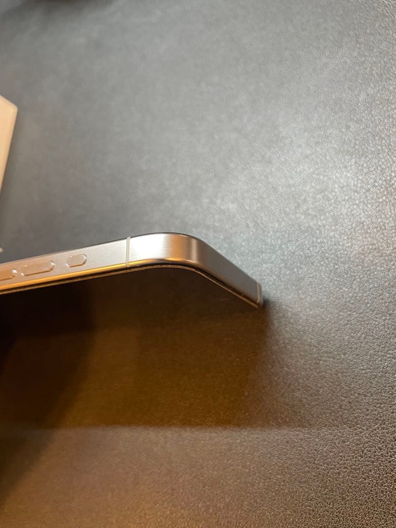 美品　Apple iPhone 15 Pro 1TB ホワイトチタニウム　本体