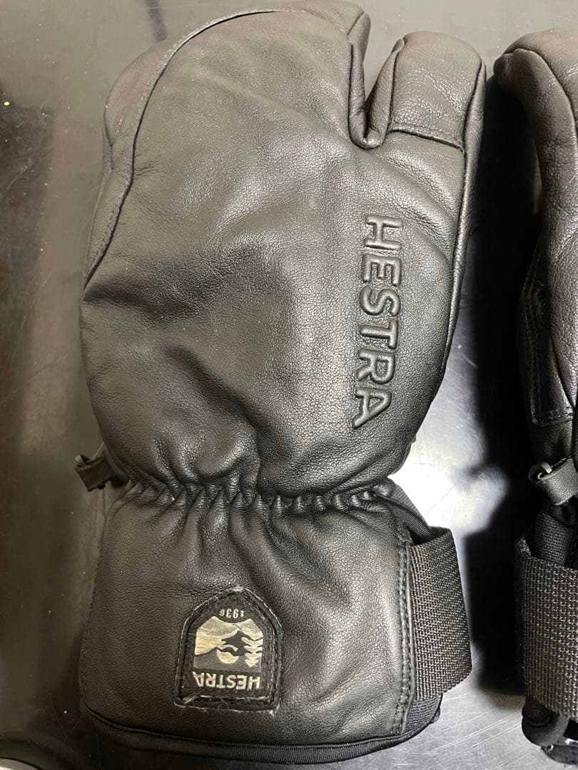 HESTRA TOPO スリーフィンガー グローブ ブラック レザーバーム付