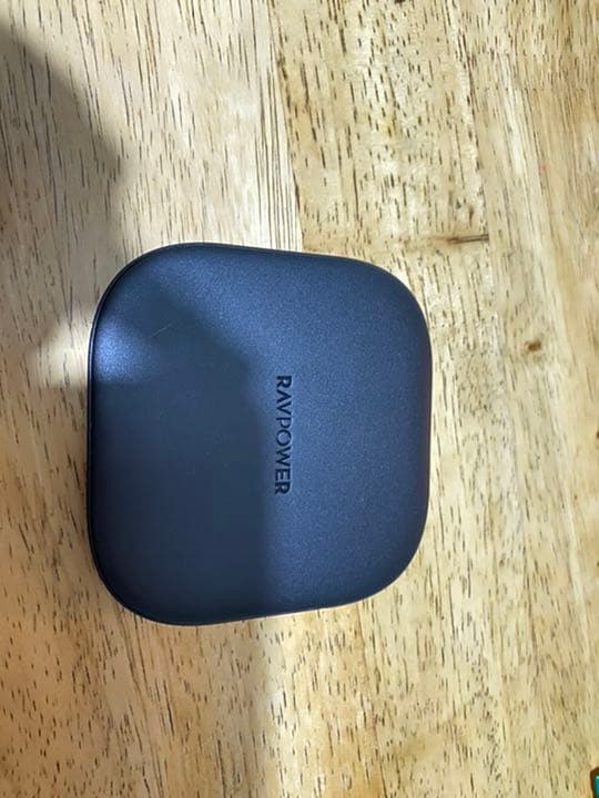 【未使用】コードレススマホ充電器　RAVPOWER（対応機種写真に貼ってます）