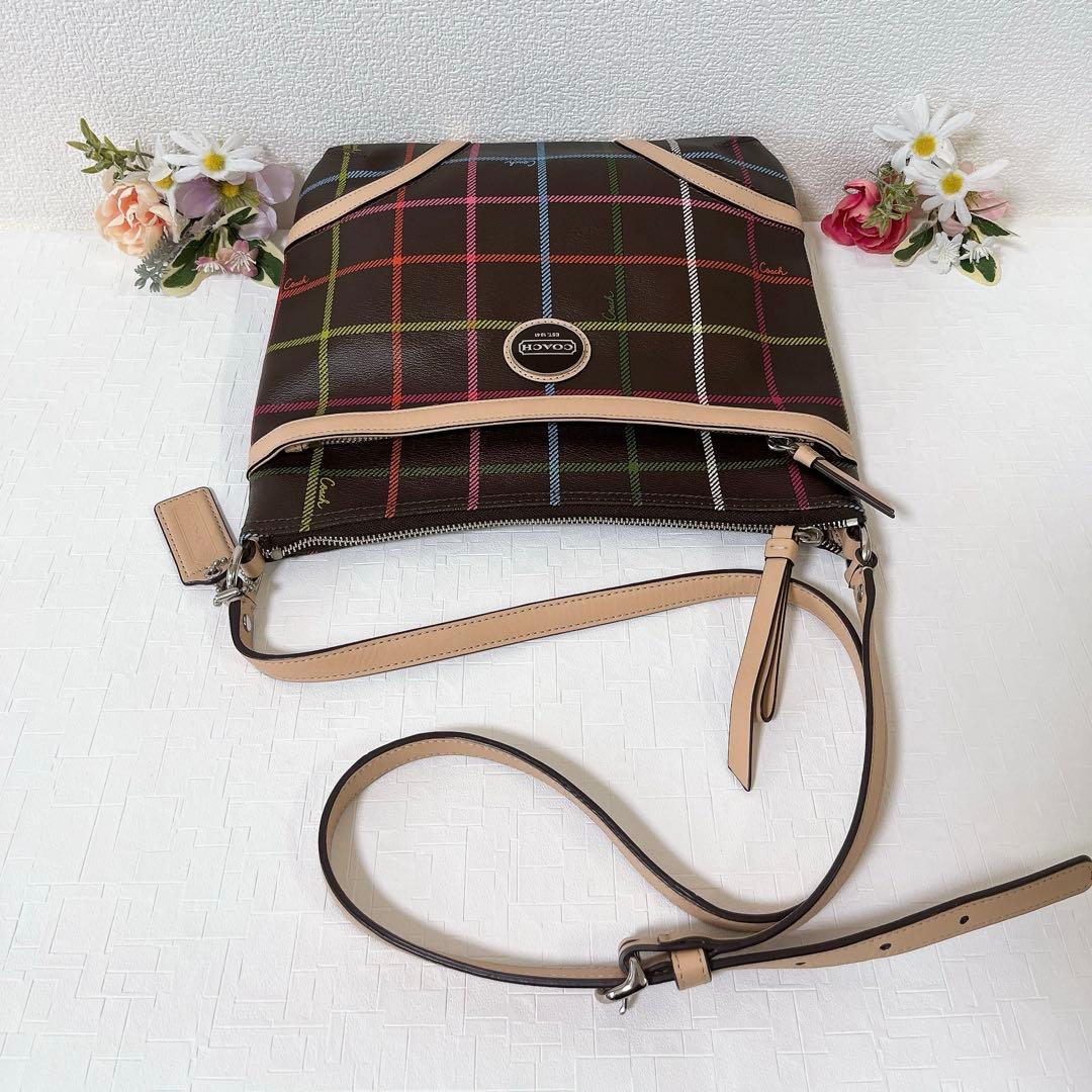 極美品★COACH コーチ ショルダーバッグ 斜め掛け PVC×レザー チャーム