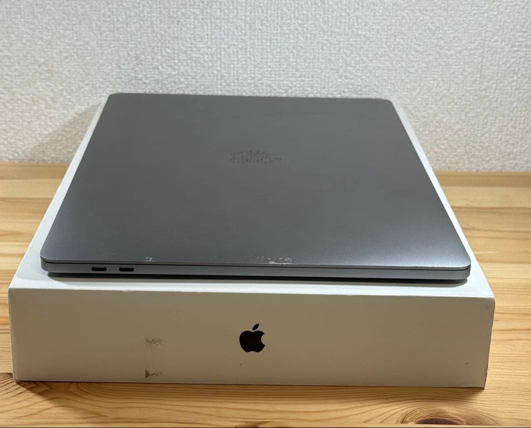 MacBook本体 Apple MacBook Pro 15 2018 i7/16GB/250Gb