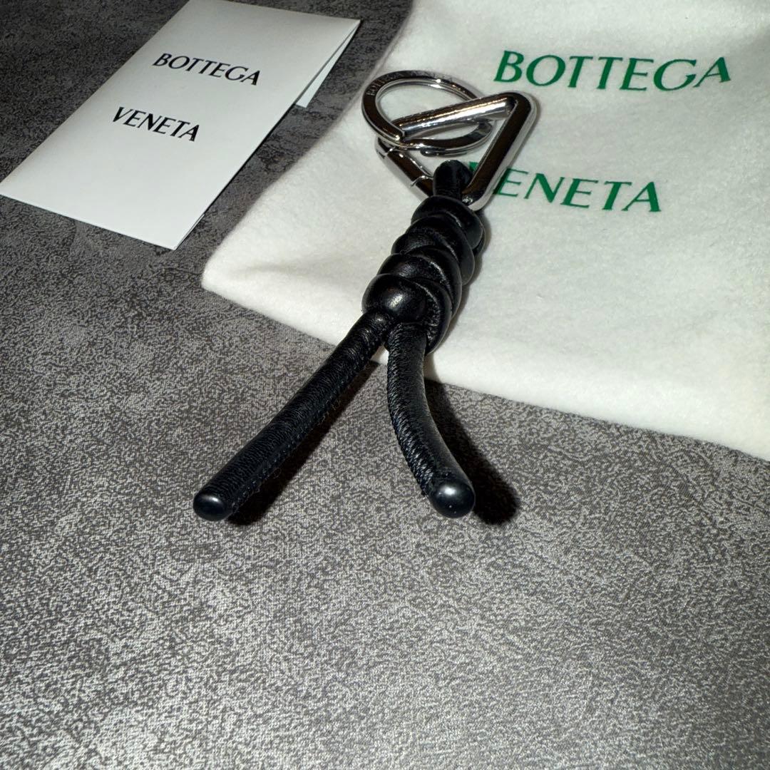 Bottega Veneta ブラックレザーキーホルダー