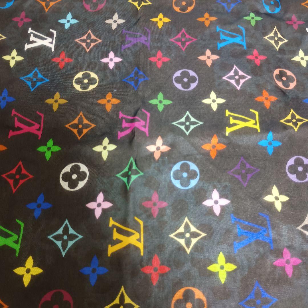ルイヴィトン　モノグラムハンカチスカーフ　シルク100%LOUISVUITTON