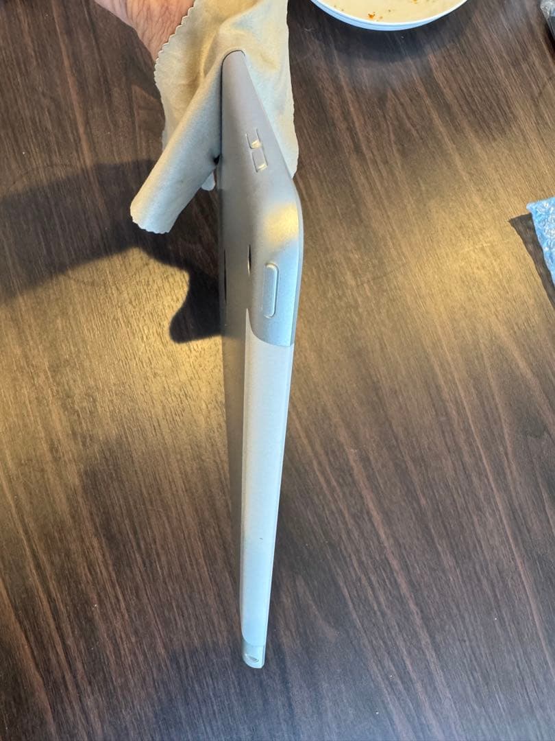 iPad (第9世代) 64GB Wi-Fi + Cellular 本体のみ