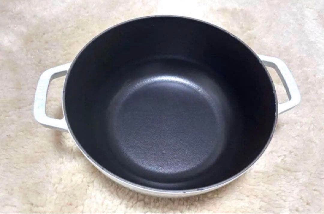 STAUB 両手鍋 ホワイト 24cm　Wa-NABE