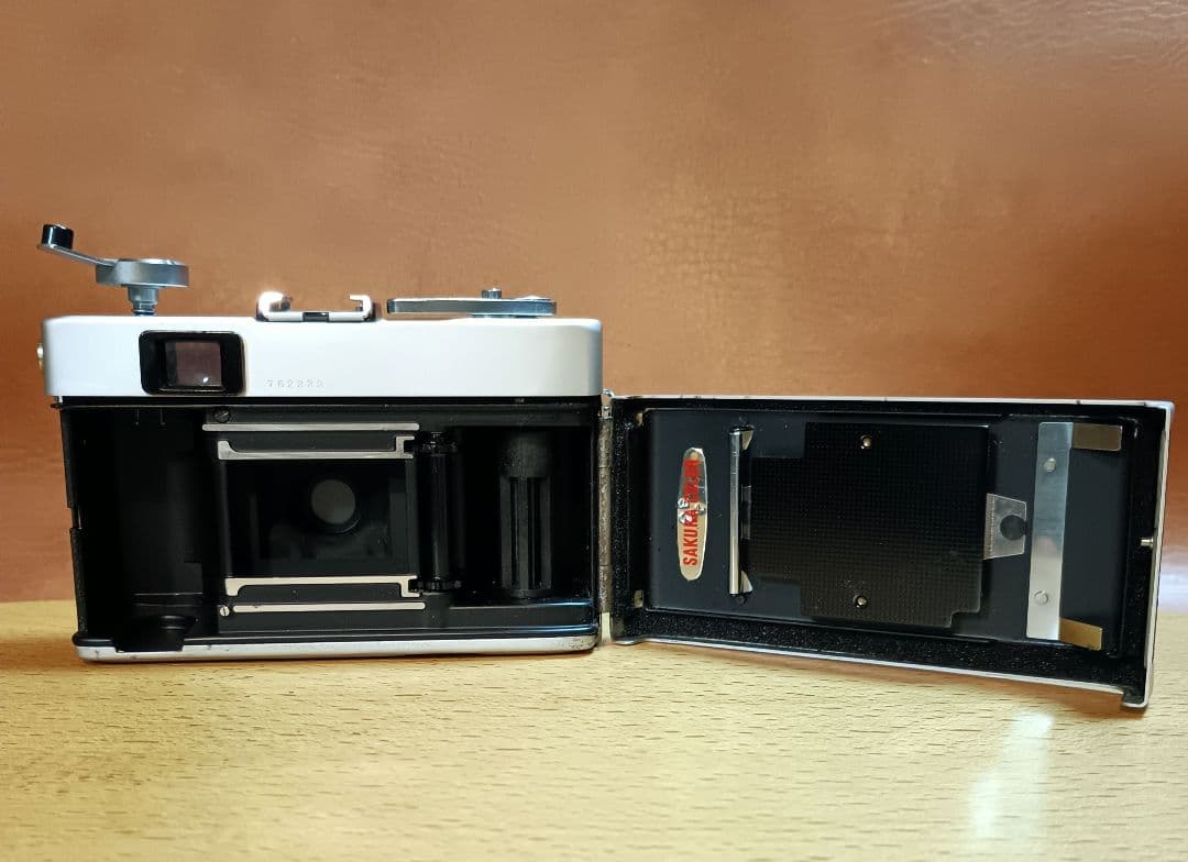 フィルムカメラ　コニカC35【美品、完動品】乃木坂46　五百城茉央、芦田愛菜