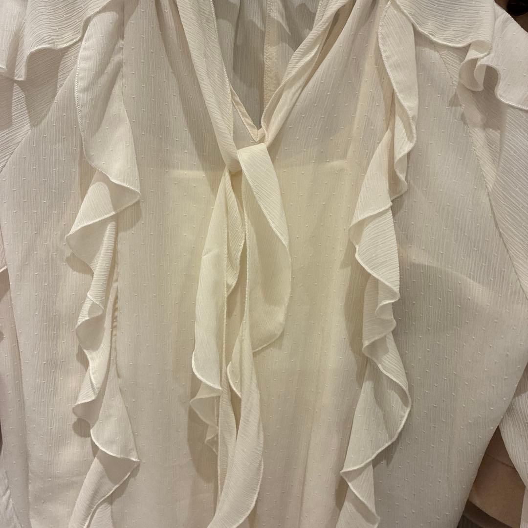 今期新作　岡崎紗絵さんコラボカスケードボウタイフリルミニワンピース