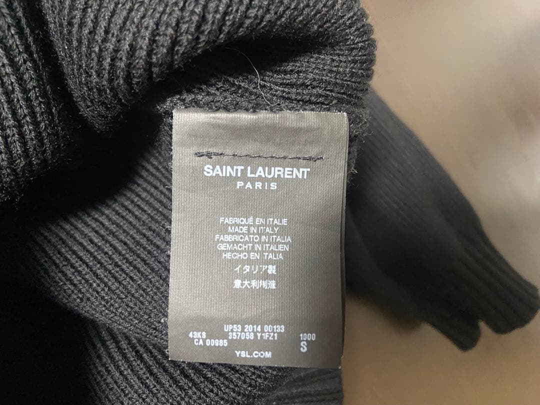 亀梨着用 SAINT LAURENT セーター
