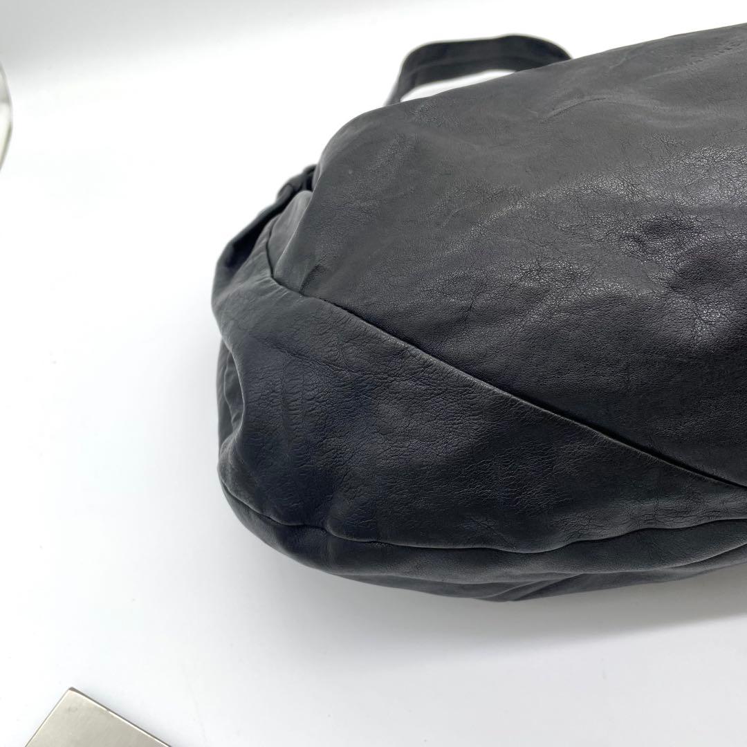 【美品】イルビゾンテ　ショルダーバッグ　ハーフムーン　ロゴ型押し　レザー　黒