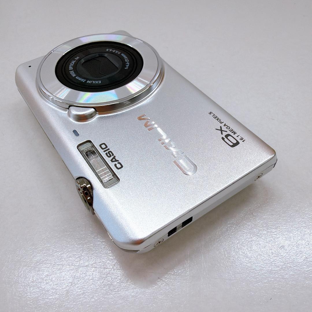 【極美品】CASIO カシオ EXILIM EX-Z880 シルバー デジカメ