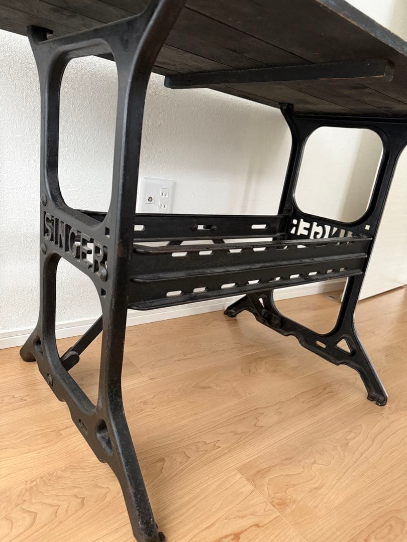 【英国買付・希少】ペイント天板 × SINGER脚 アンティークテーブル