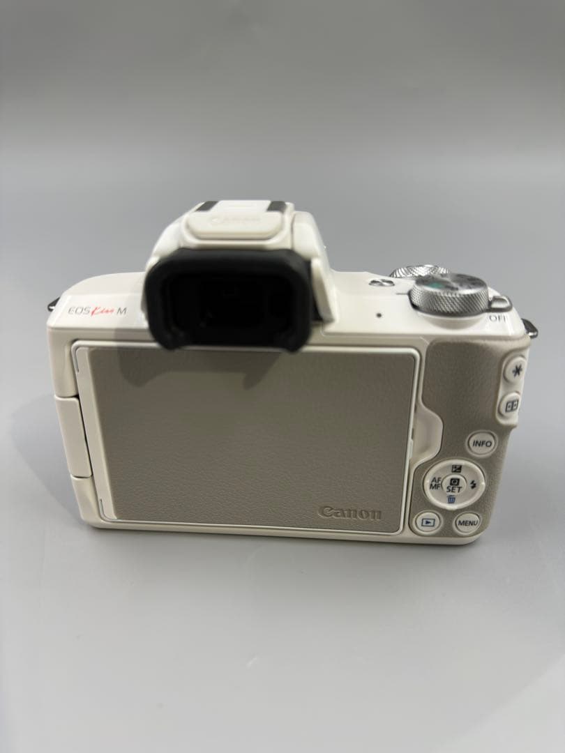 ☆Canon EOS Kiss M ホワイト EOSKISSMWH-BODY