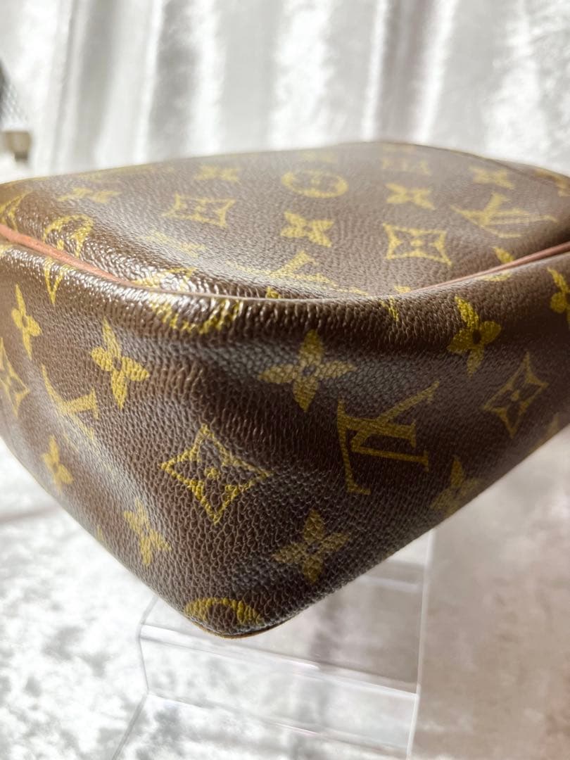 ルイヴィトン　ヴィンテージ 旧ダヌーブショルダーバッグ モノグラム 箱付き