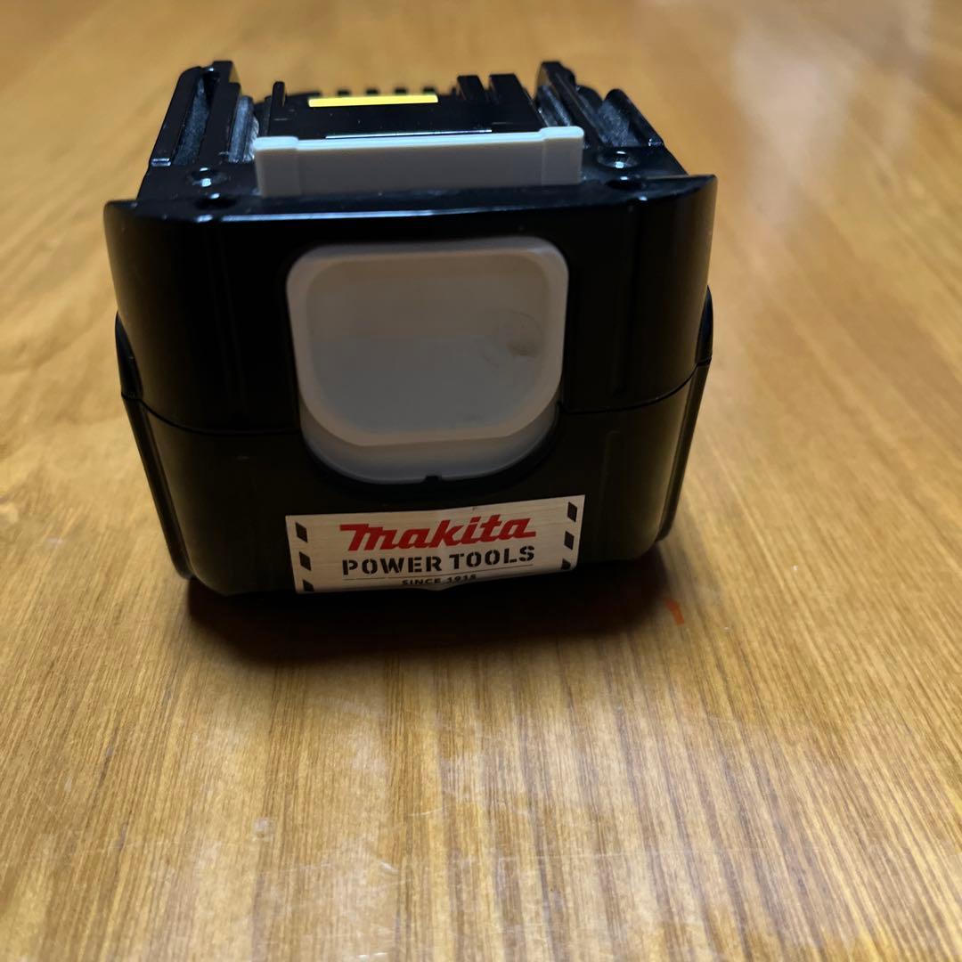 マキタ　makita 充電式クリーナー CL142FD 掃除機