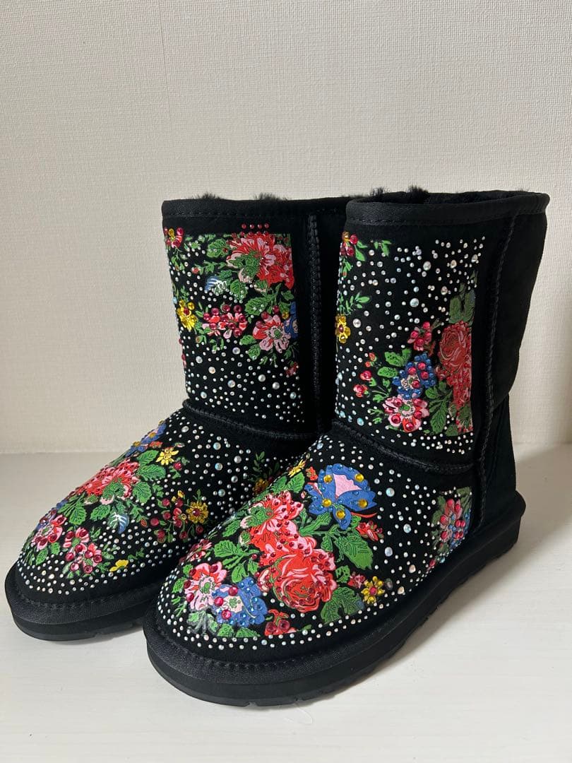 【未使用】エスタシオン 花柄刺繍　黒ムートンブーツ