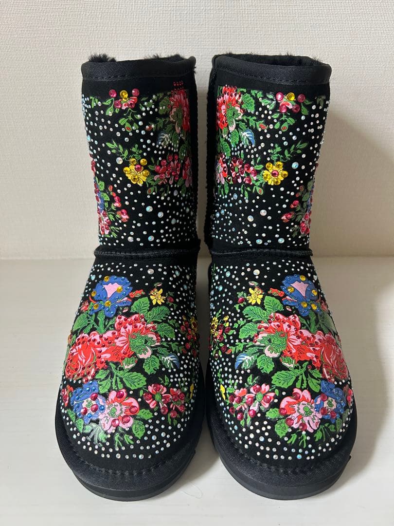 【未使用】エスタシオン 花柄刺繍　黒ムートンブーツ