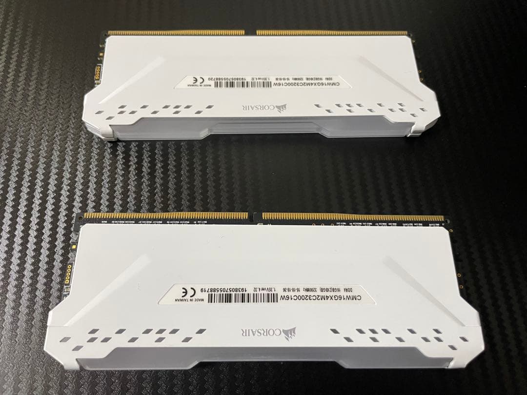 メモリー CORSAIR DDR4-3200 16GB