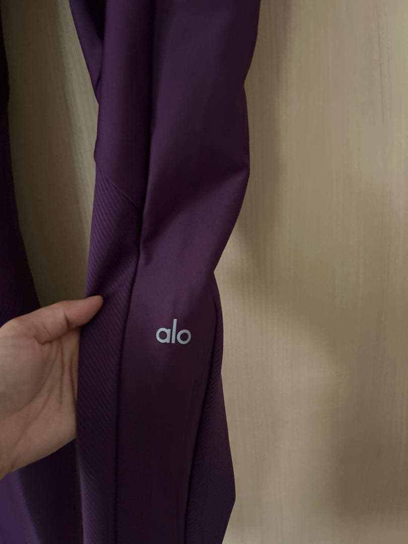 最終値下　alo スポーツブラとレギンスセット 紫　Mサイズ　ヨガウェア