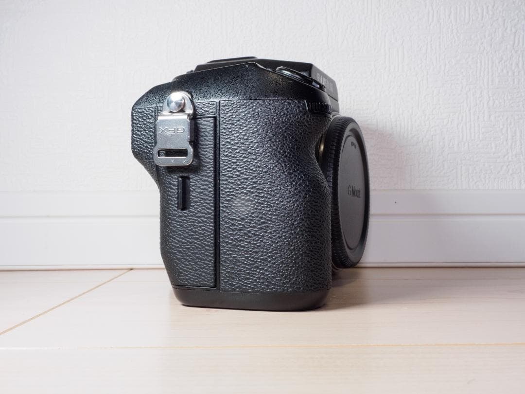 美品 FUJIFILM GFX50S レンズ アダプターx4 バッテリーx2