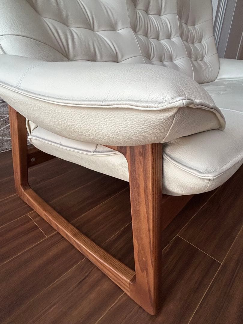 三人掛け革張りソファー　色:アイボリー